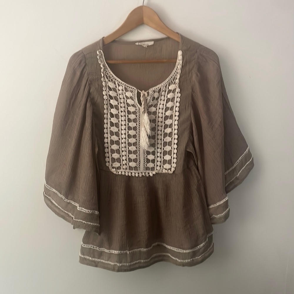Entro Beige Embroidered Peasant Shirt Sz Small